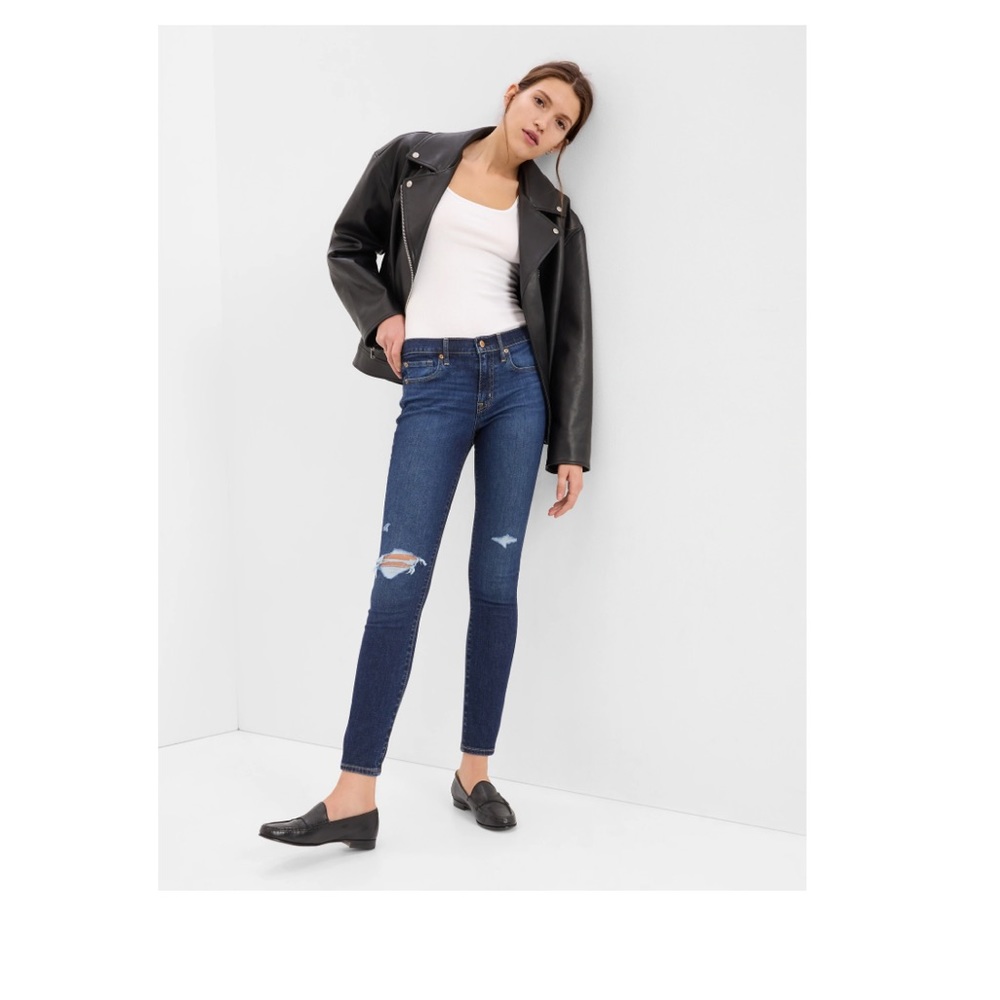 NWT Gap Mid Rise True Skinny Dark Wash Jeans 👖
